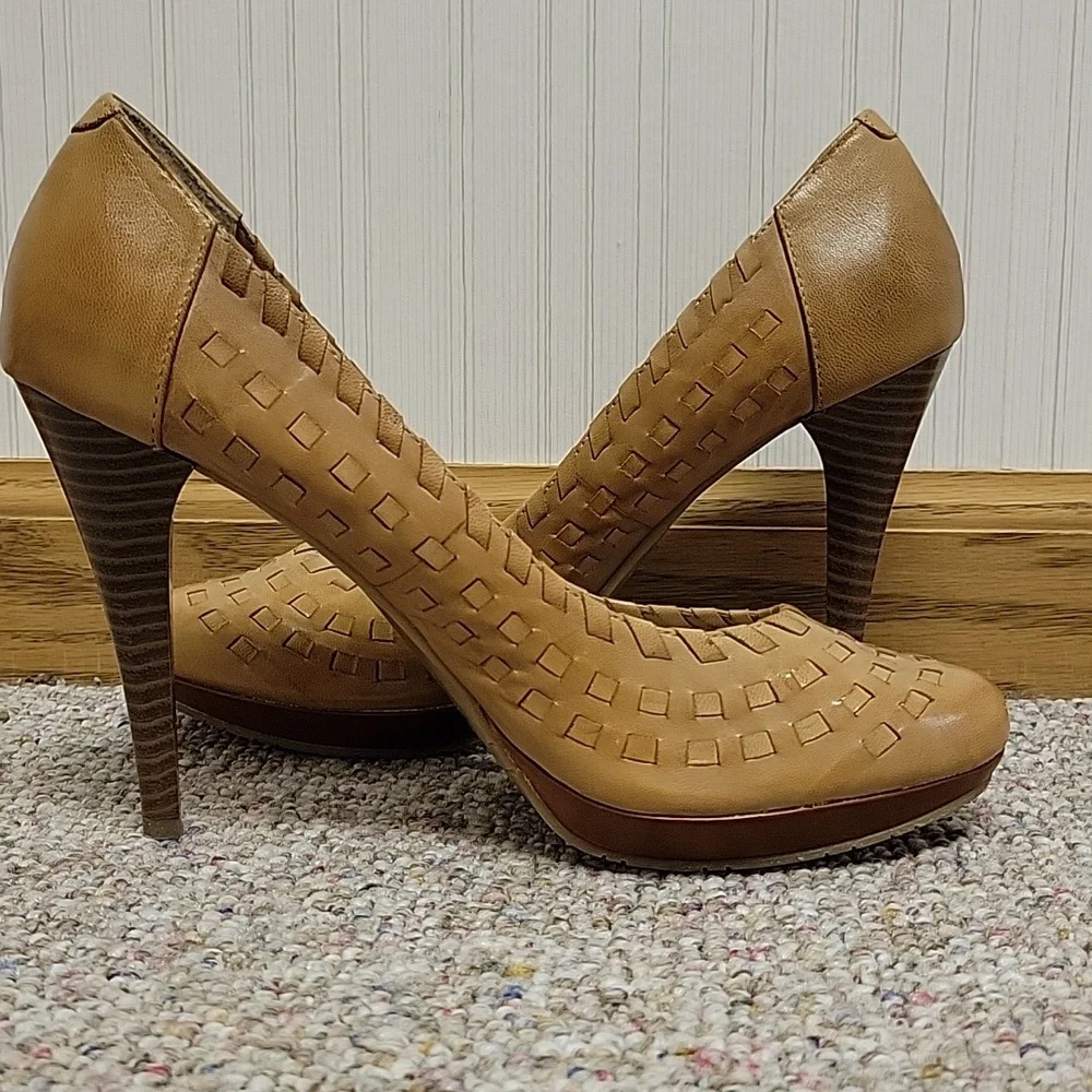 Andrew Geller Tan Textured Knot Platform Heels 7.5 Office Career Business - Picture 4 of 8
